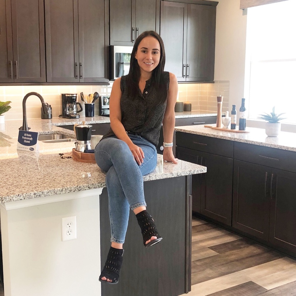 Meet your Posher, Raquel